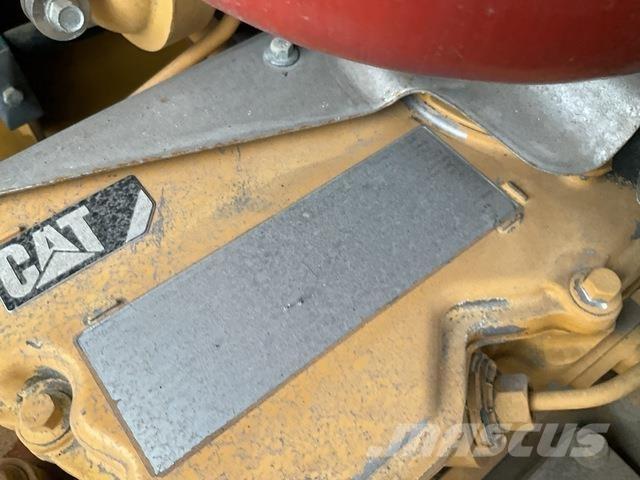 CAT CW34 複合式滾壓機