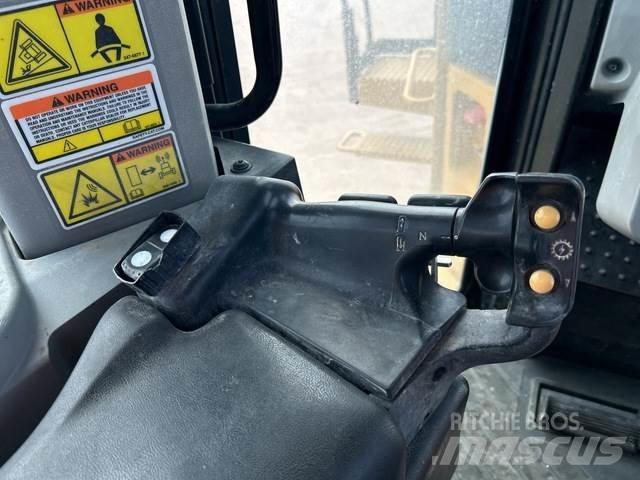 CAT D10T2 履帶推土機