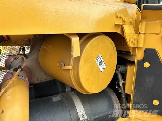 CAT D10T2 履帶推土機