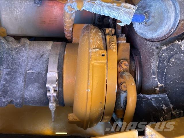 CAT D11 履帶推土機