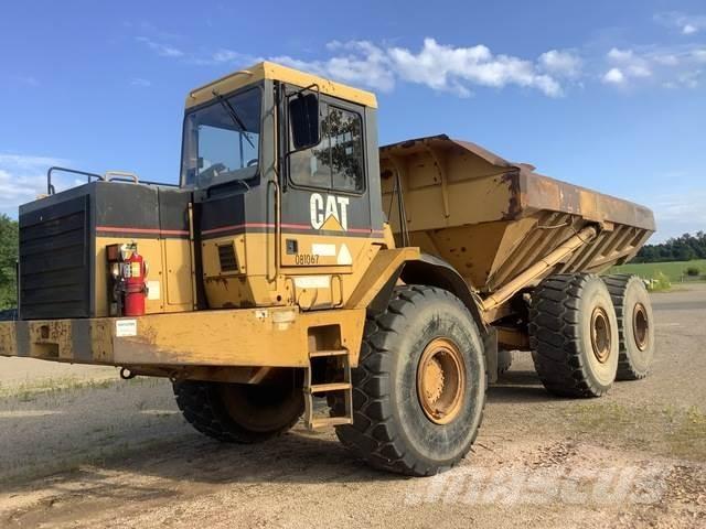 CAT D400E 鉸接式起吊車