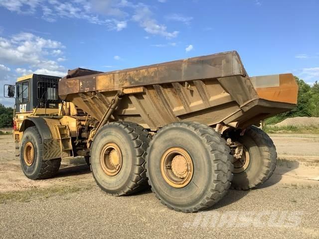CAT D400E 鉸接式起吊車