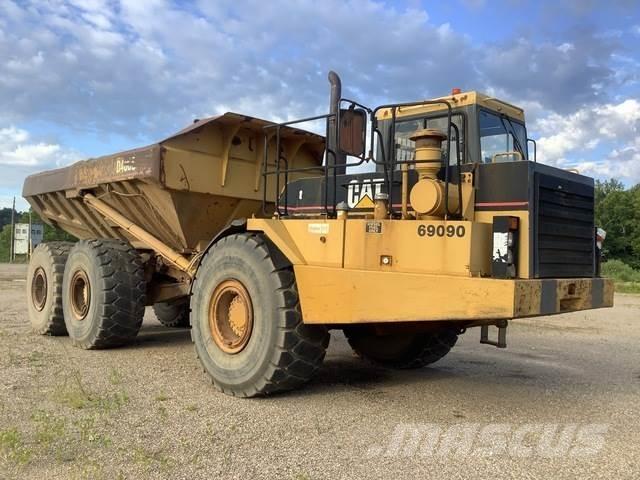 CAT D400E 鉸接式起吊車