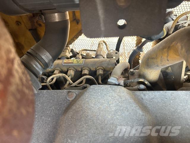 CAT D4K LGP 履帶推土機