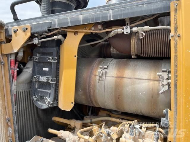 CAT D8T 履帶推土機