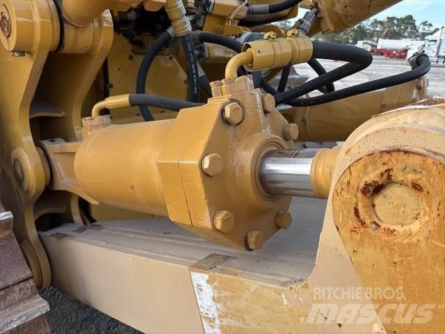 CAT D8T 履帶推土機