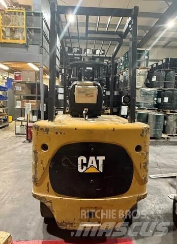 CAT E8000 電動堆高機
