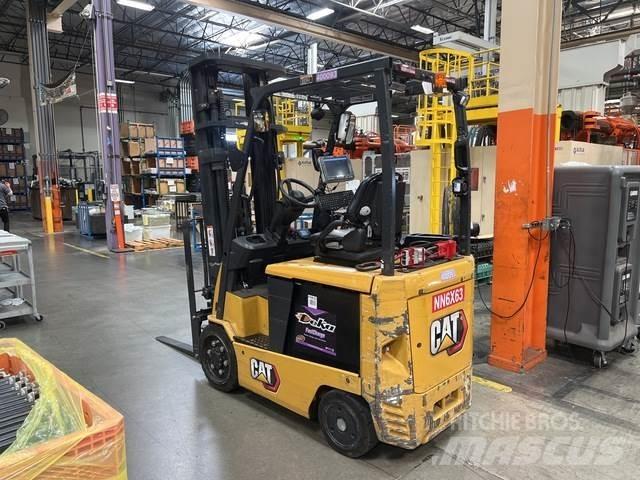CAT EC25N 電動堆高機