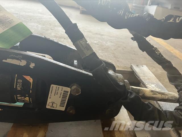 CAT H25D 鐵鎚/碎石機