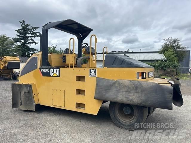 CAT PS-360C 膠輪滾壓機