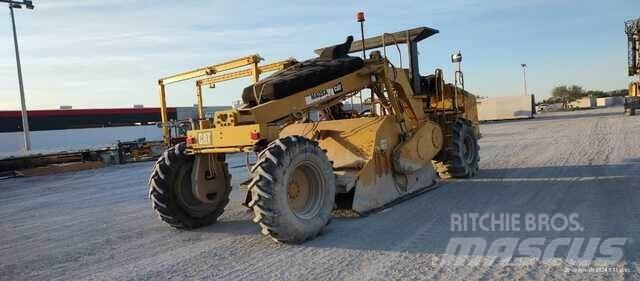 CAT RM300 土壤壓實機