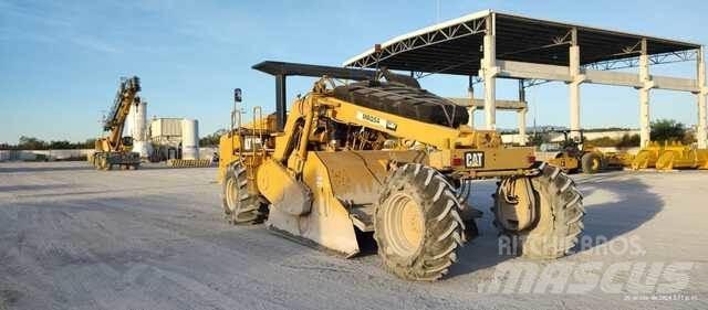 CAT RM300 土壤壓實機