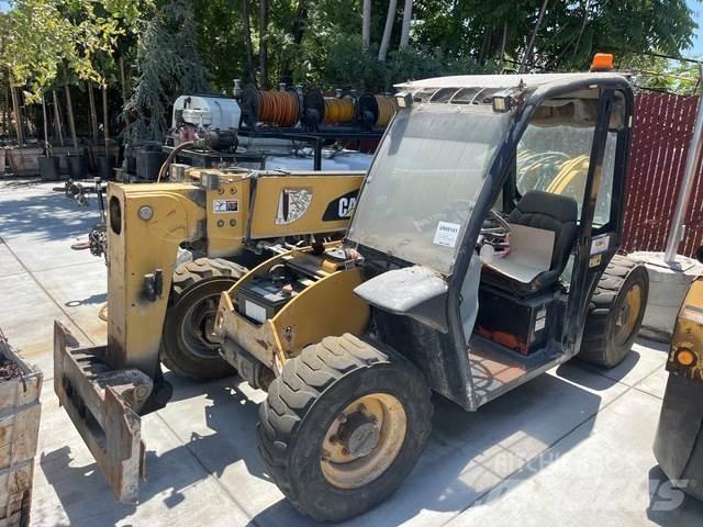 CAT TH255 伸縮臂操作車