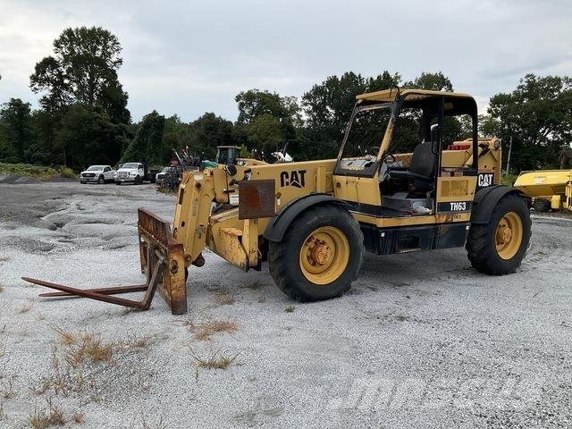 CAT TH63 伸縮臂操作車