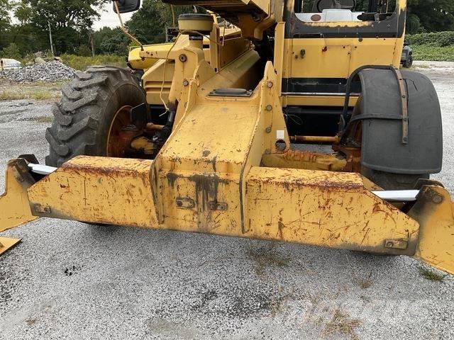 CAT TH63 伸縮臂操作車