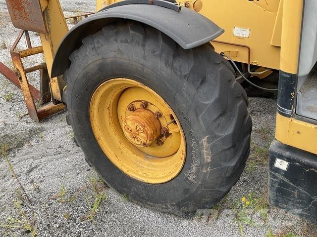 CAT TH63 伸縮臂操作車