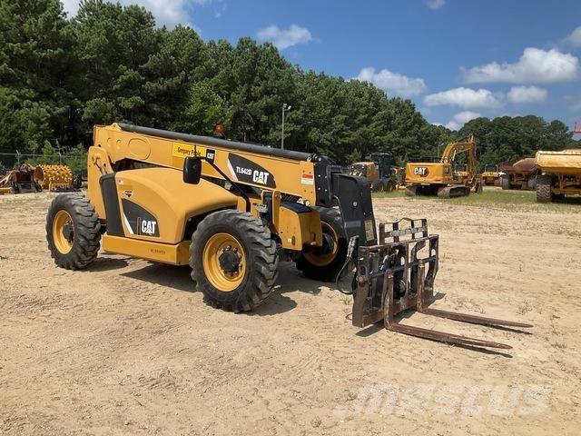 CAT TL642D 伸縮臂操作車