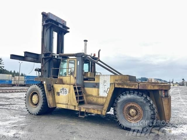 CAT V900 貨櫃搬運機