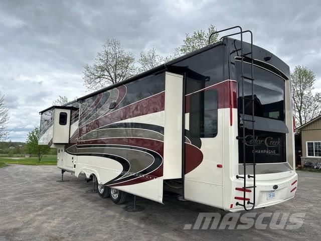  Cedar Creek 其他拖車