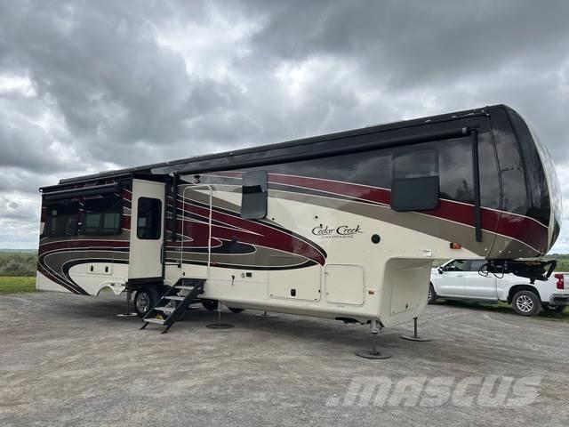  Cedar Creek 其他拖車