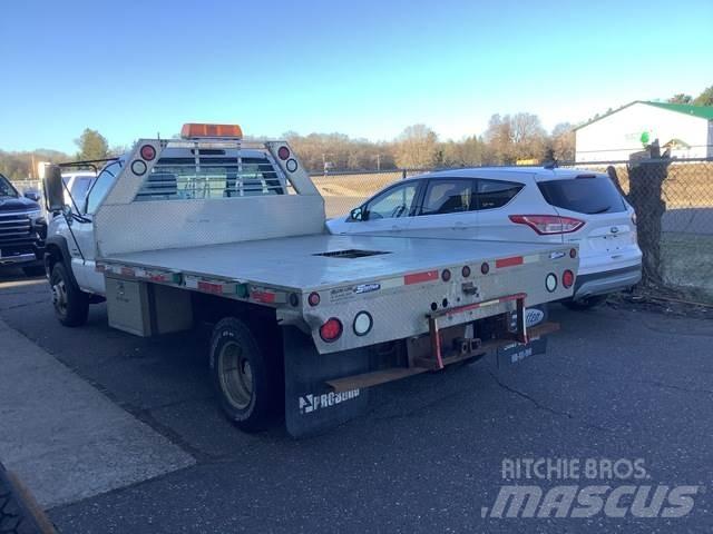 Chevrolet 3500 平板式/側卸式卡車