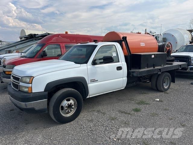Chevrolet 3500 平板式/側卸式卡車