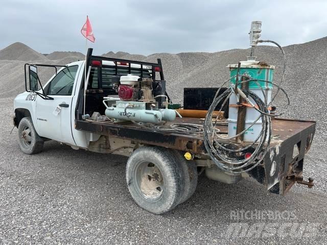 Chevrolet 3500 平板式/側卸式卡車