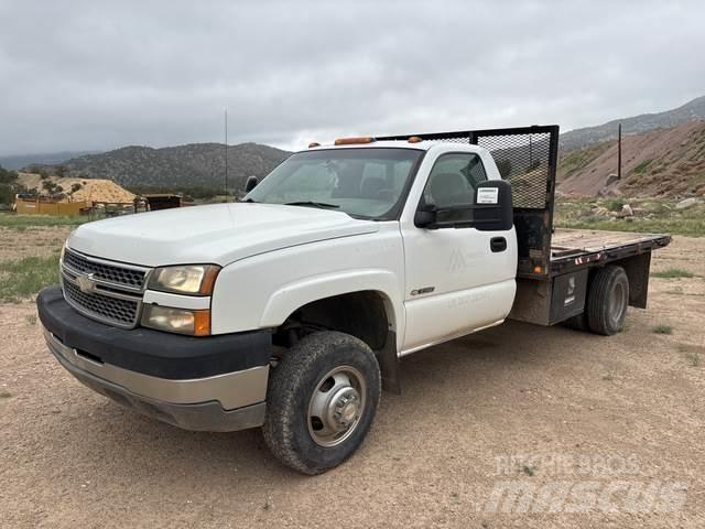 Chevrolet 3500 平板式/側卸式卡車