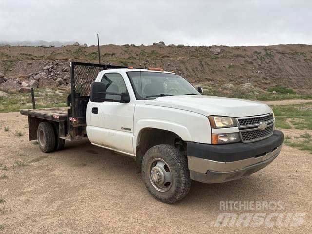Chevrolet 3500 平板式/側卸式卡車