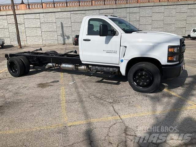 Chevrolet 4500 駕駛室與內部