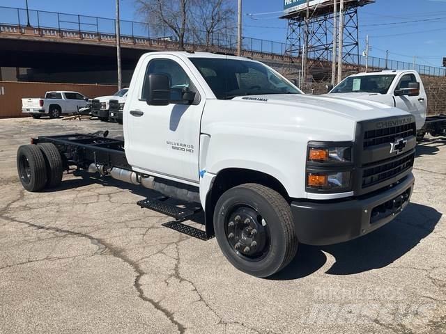 Chevrolet 5500 駕駛室與內部