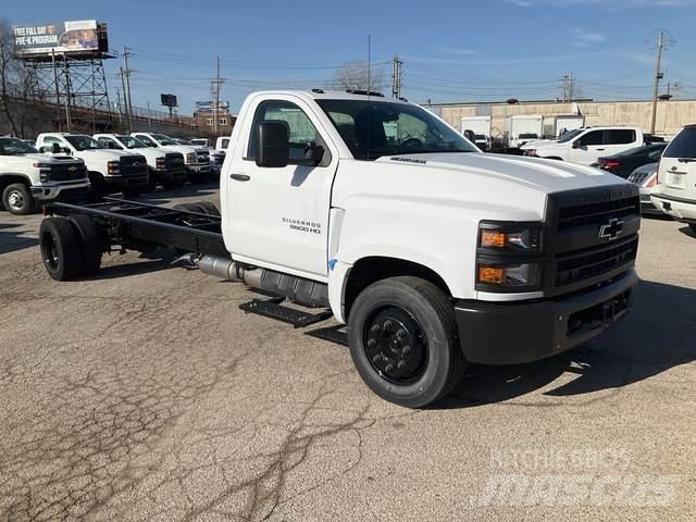 Chevrolet 5500 駕駛室與內部
