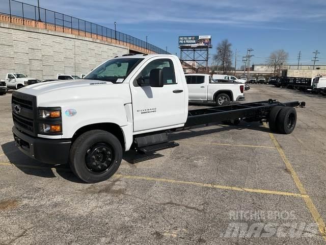 Chevrolet 5500 駕駛室與內部