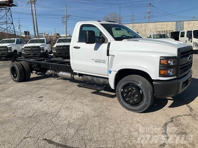 Chevrolet 5500 駕駛室與內部