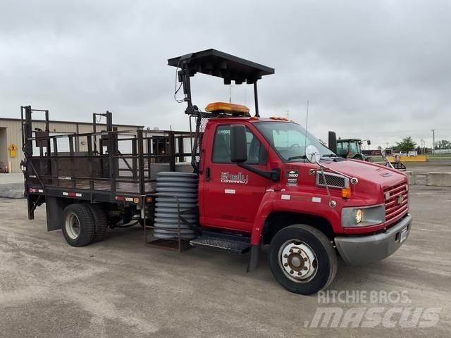 Chevrolet 5500 平板式/側卸式卡車