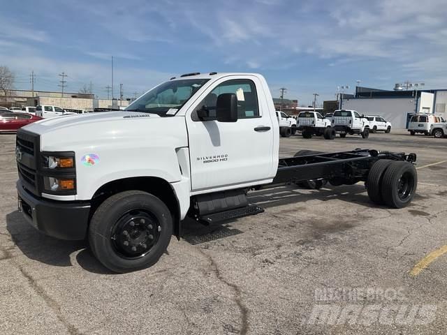 Chevrolet 6500 駕駛室與內部