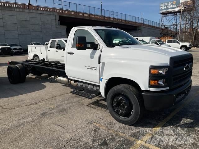Chevrolet 6500 駕駛室與內部