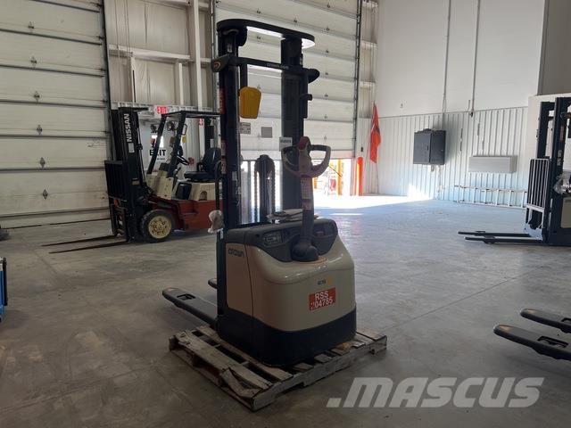 Crown ES 4000 自走式堆積機