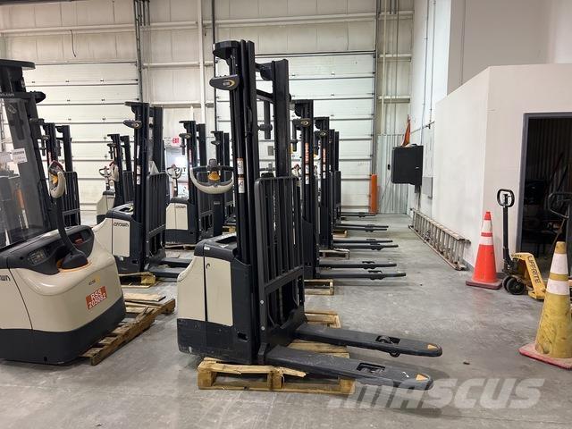 Crown ES 4000 自走式堆積機