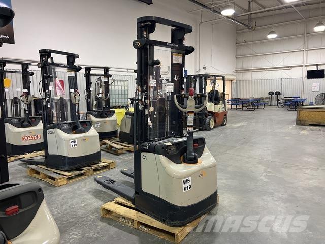 Crown ES 4000 自走式堆積機