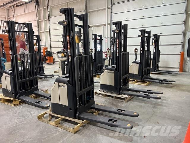 Crown ES 4000 自走式堆積機