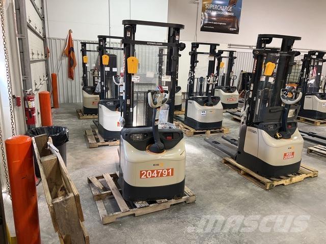 Crown ES 4000 自走式堆積機