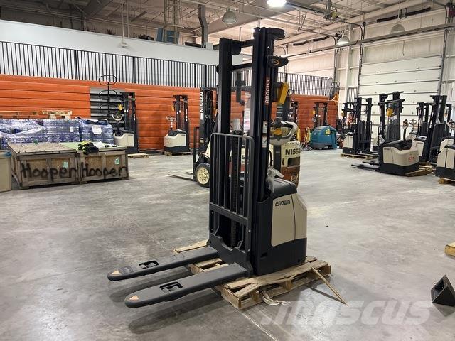 Crown ES 4000 自走式堆積機