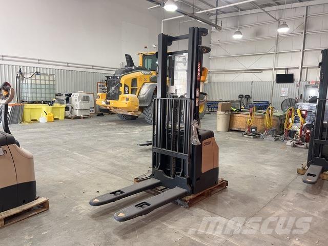 Crown ES 4000 自走式堆積機