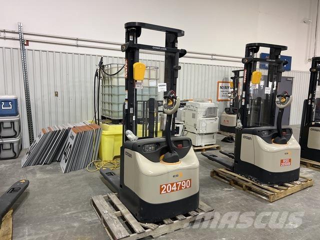 Crown ES 4000 自走式堆積機