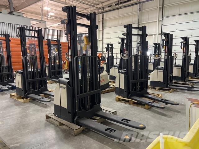 Crown ES 4000 自走式堆積機