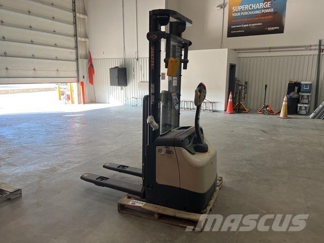 Crown ES 4000 自走式堆積機