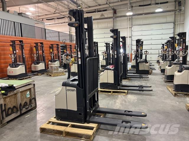 Crown ES 4000 自走式堆積機