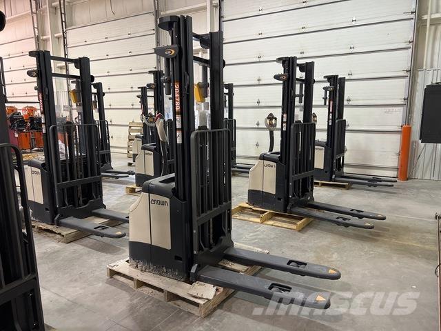 Crown ES 4000 自走式堆積機