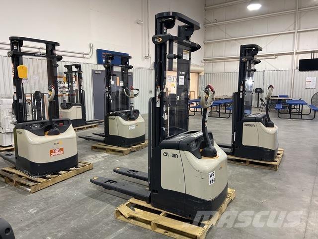 Crown ES 4000 自走式堆積機